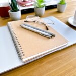 仕事運を高めるアクセサリーと色の組み合わせ｜キャリア成功を引き寄せる開運コーデ術