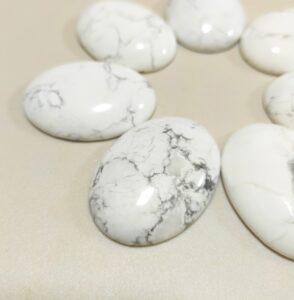 ホワイトハウライト｜心を整える癒しのパワーストーン完全ガイド