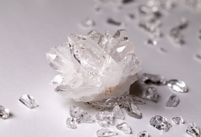 水晶とは?すべてを整える「万能の天然石」の意味と魅力