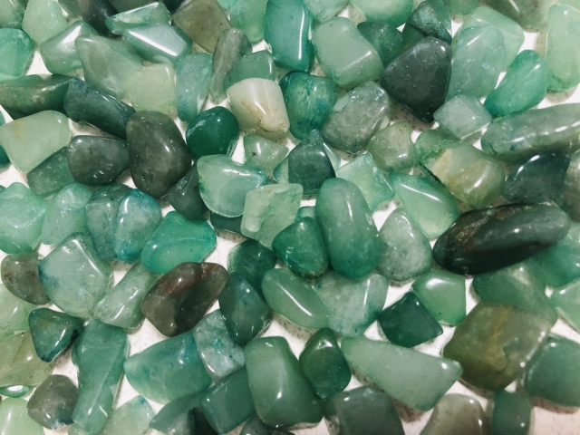 アベンチュリンとは?心を整える「癒しの天然石」の意味と魅力